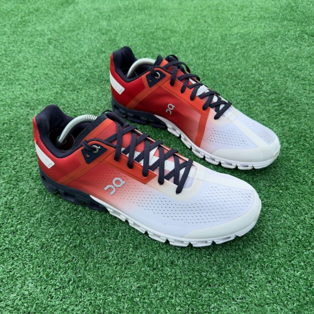 ON CLOUD FLOW - Men’s Running Shoes - SIZE 10